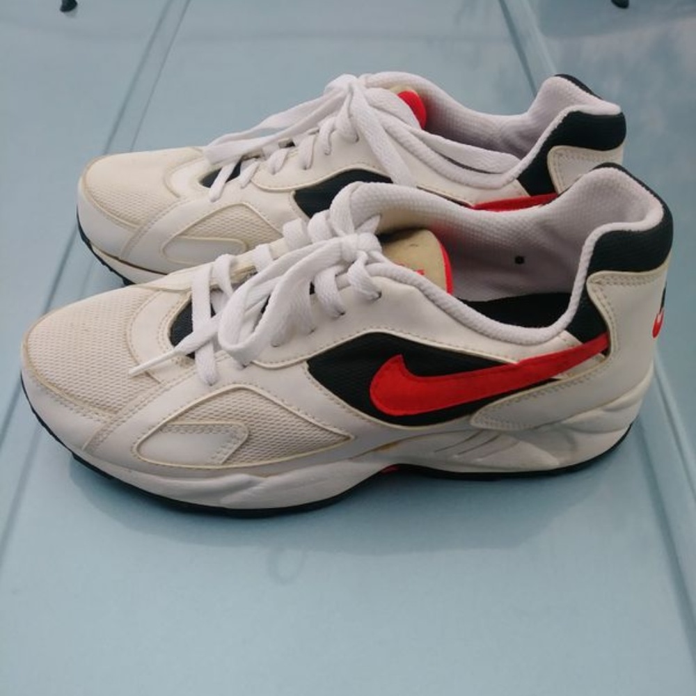 VINTAGE NIKE SHOES